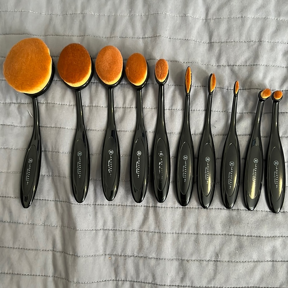 Anastasia Brushes